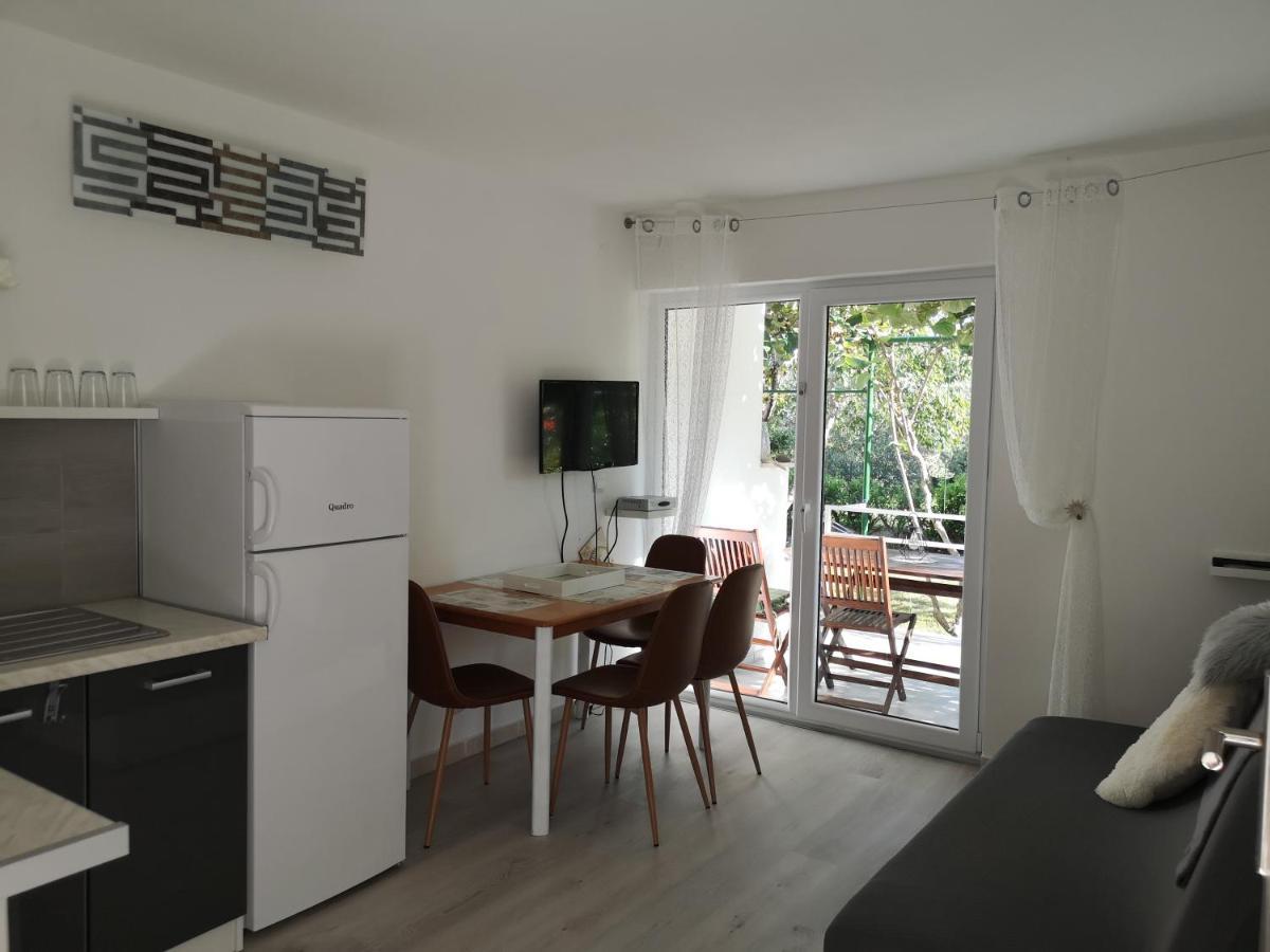 Chillout Apartments With Pool Patricia Fažana Extérieur photo